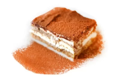 Tarta tiramisú con queso mascarpone, huevos y café